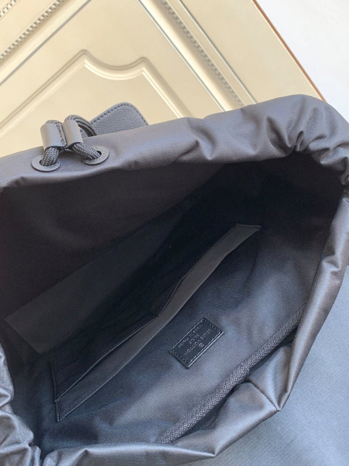 Handbag Louis Vuitton M58644 size 30 x 42 x 17cm