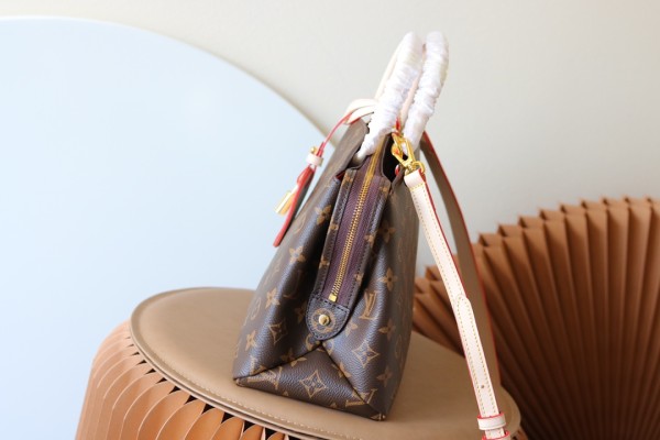 Handbag Louis Vuitton M45900 size：29×18×12cm M45898 size：34x24x15cm