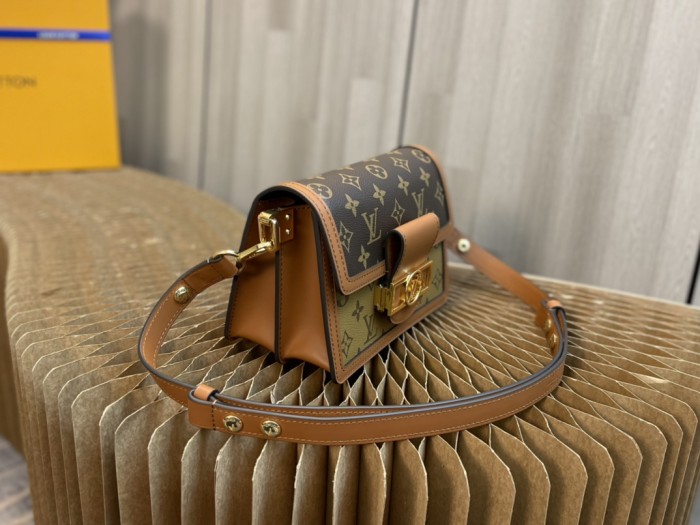 Handbag Louis Vuitton M44391 size 25.0 x 17.0 x 10.5cm M44580 size 20.0 x 15.0 x 9.0cm M68746 size 18.5x12x5cm