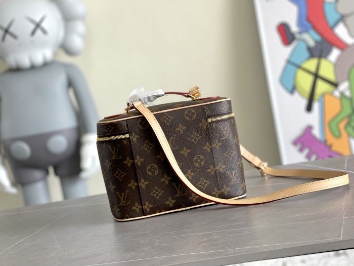 LOUIS VUITTON Nice Beauty Case Monogram Mini Brown M44495 size 20*12*13.5 cm