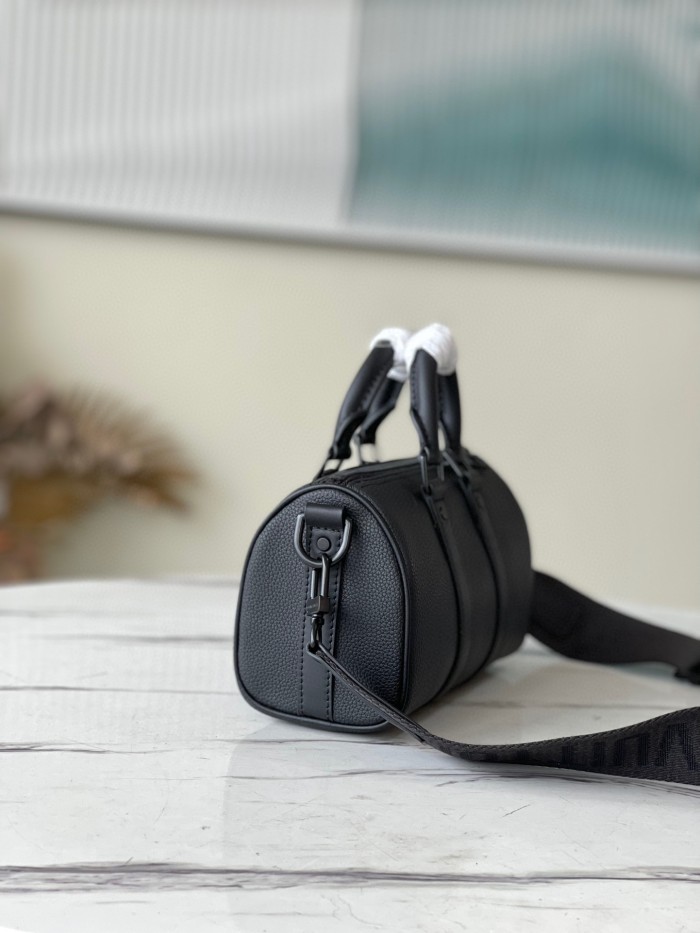 Handbag Louis Vuitton M57844 size 21 x 12 x 9cm