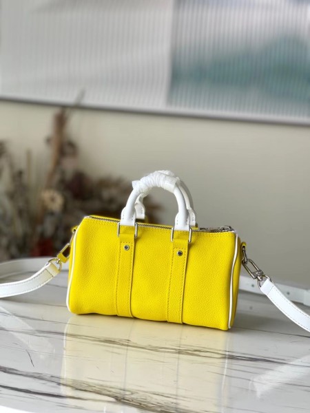 Handbag Louis Vuitton M80842 size 21×9×12cm