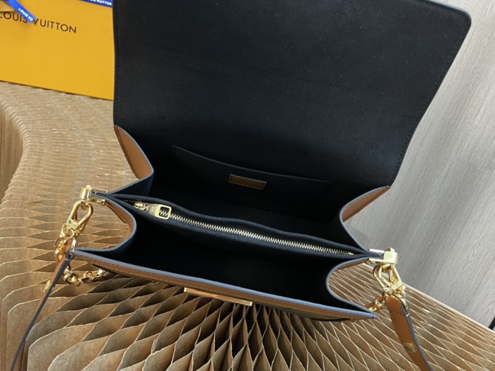 Handbag Louis Vuitton M44391 size 25.0 x 17.0 x 10.5cm M44580 size 20.0 x 15.0 x 9.0cm M68746 size 18.5x12x5cm