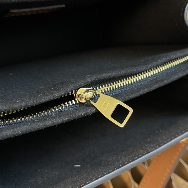 Handbag Louis Vuitton M44391 size 25.0 x 17.0 x 10.5cm M44580 size 20.0 x 15.0 x 9.0cm M68746 size 18.5x12x5cm