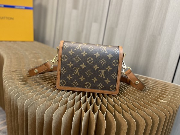 Handbag Louis Vuitton M44391 size 25.0 x 17.0 x 10.5cm M44580 size 20.0 x 15.0 x 9.0cm M68746 size 18.5x12x5cm