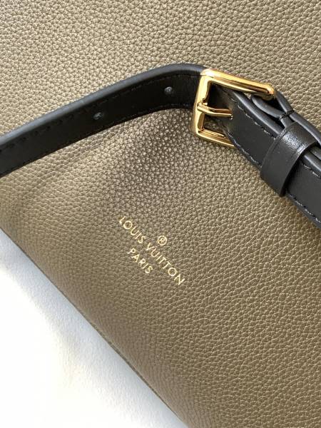 Handbag Louis Vuitton M57728 M57729 M58918 M55302 M58485 size 25.0 x 20.0 x 12.0 cm