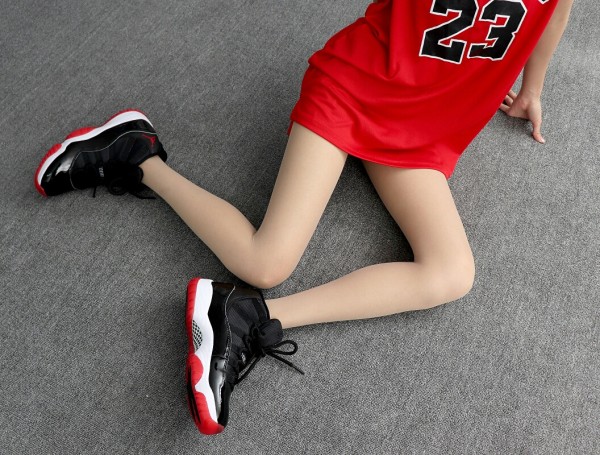 Jordan 11 Retro Playoffs Bred (2019)