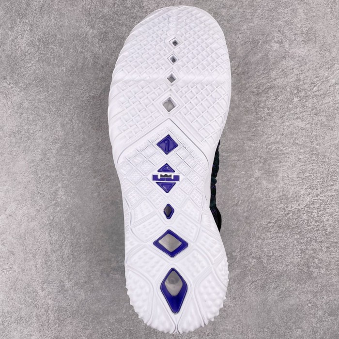 Nike LeBron 18 Lakers