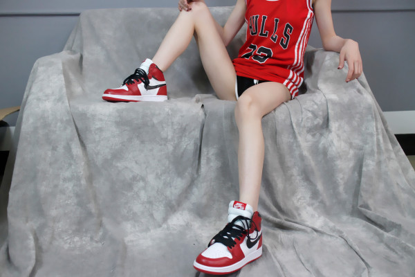 Jordan 1 Retro Chicago (2015)