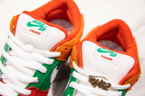 Nike SB Dunk Low 7 Eleven