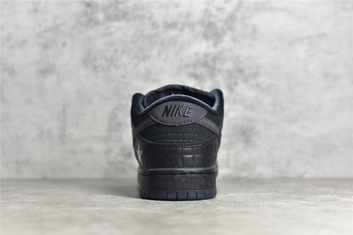 Nike SB Dunk Low Familia First Avenue