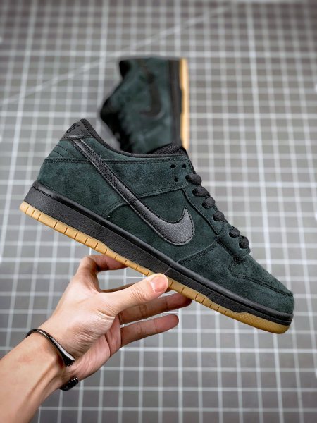 Nike SB Dunk Low IW Black Gum