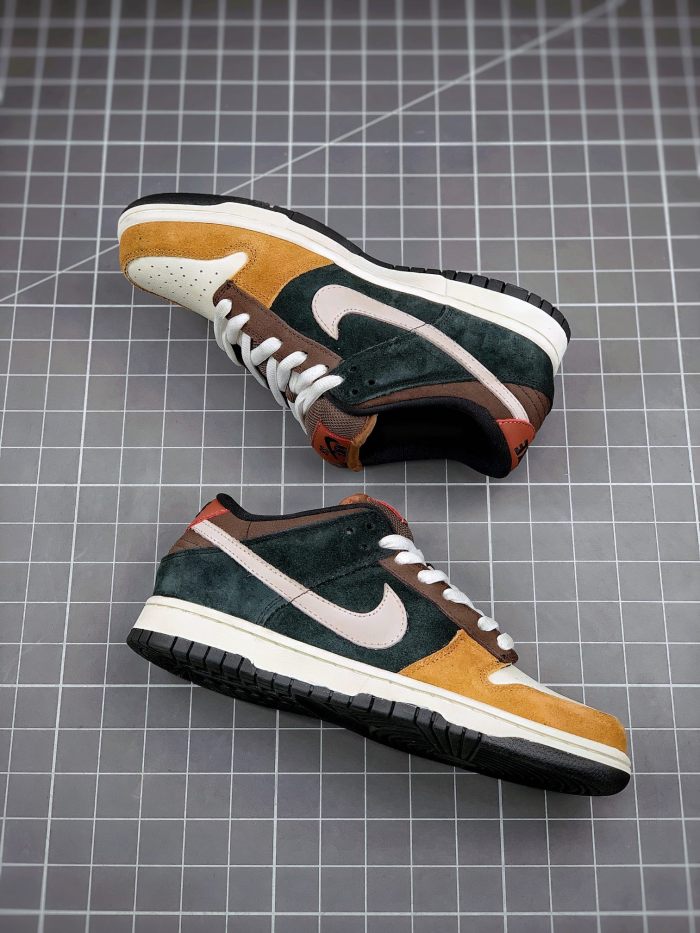 Nike SB Dunk Low Joe Strummer