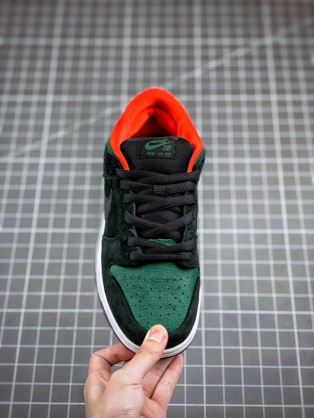 Nike Dunk SB Low Reptile Gucci