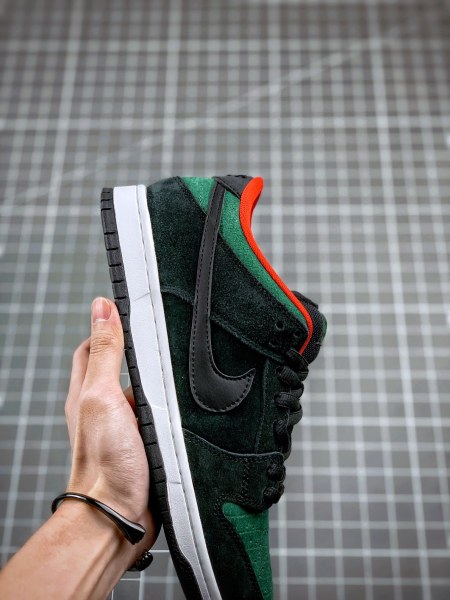 Nike Dunk SB Low Reptile Gucci