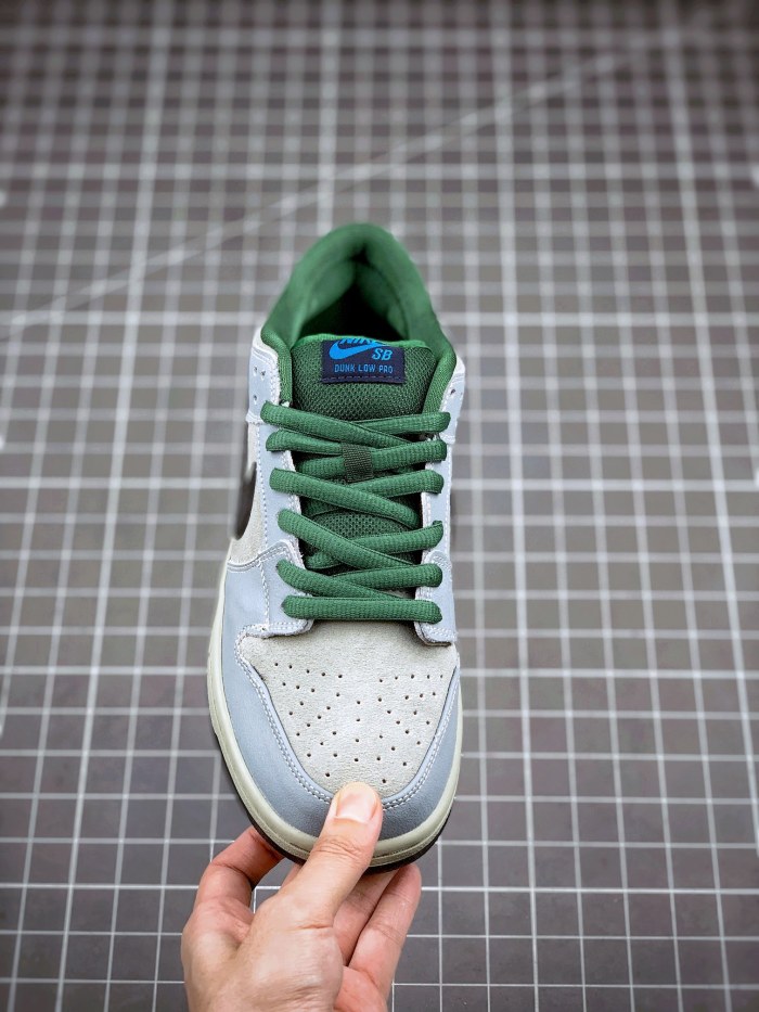 Nike Dunk SB Low Maple Leaf Central Park