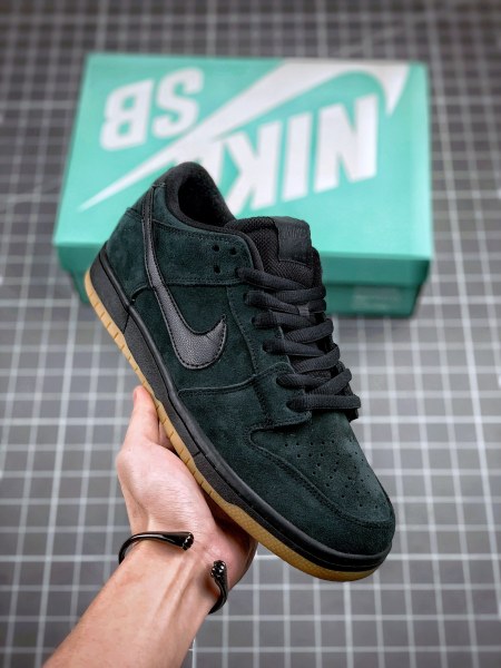 Nike SB Dunk Low IW Black Gum