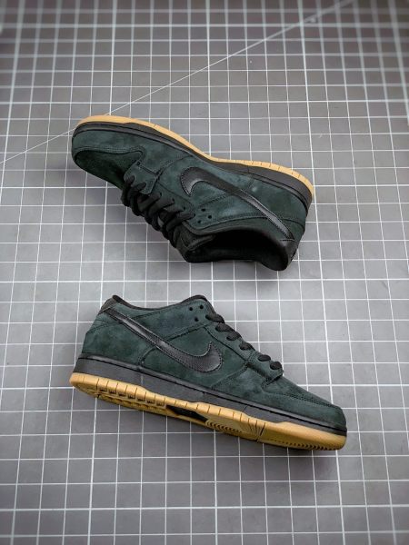 Nike SB Dunk Low IW Black Gum