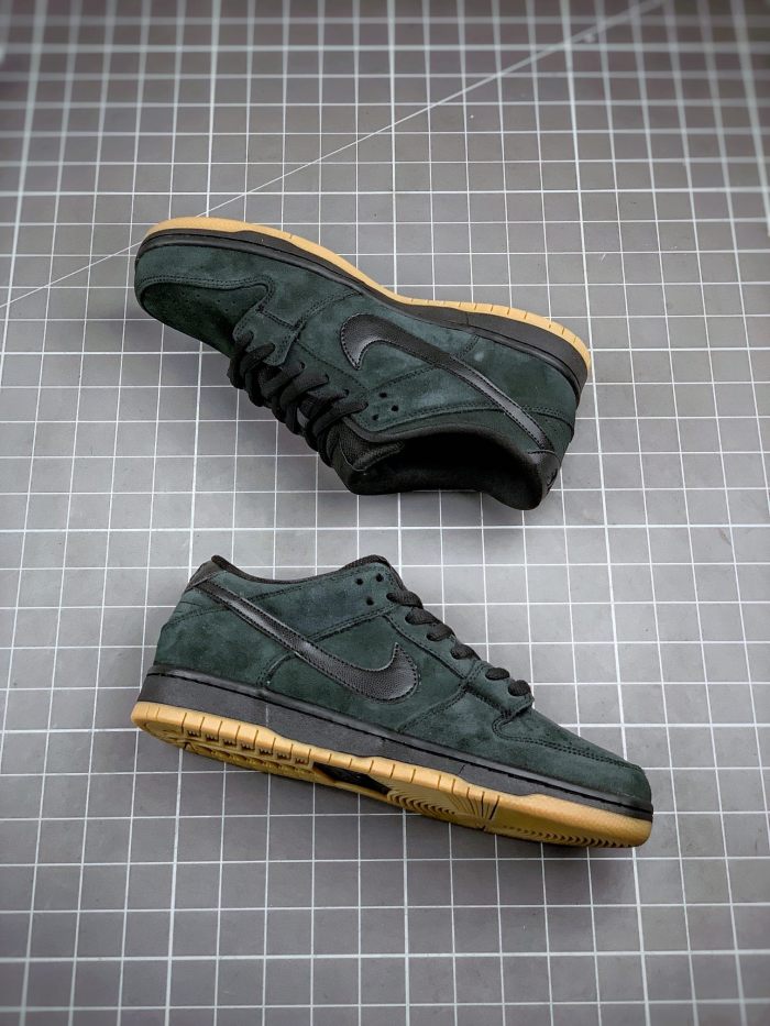 Nike SB Dunk Low IW Black Gum