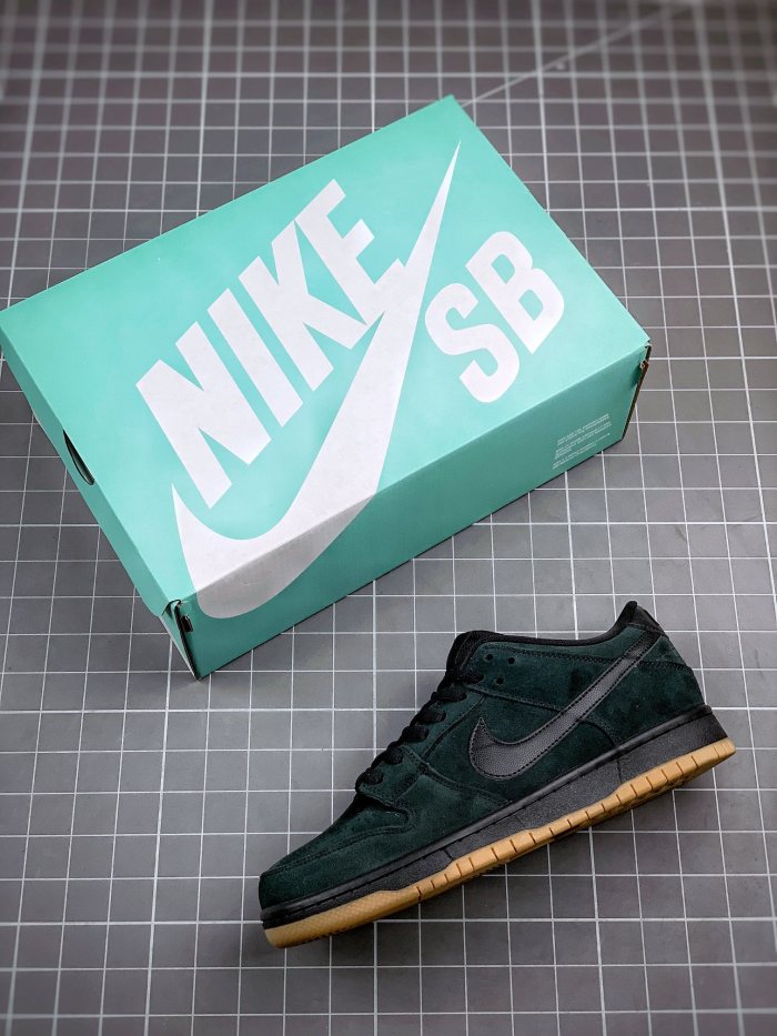 Nike SB Dunk Low IW Black Gum