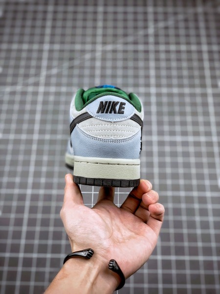 Nike Dunk SB Low Maple Leaf Central Park