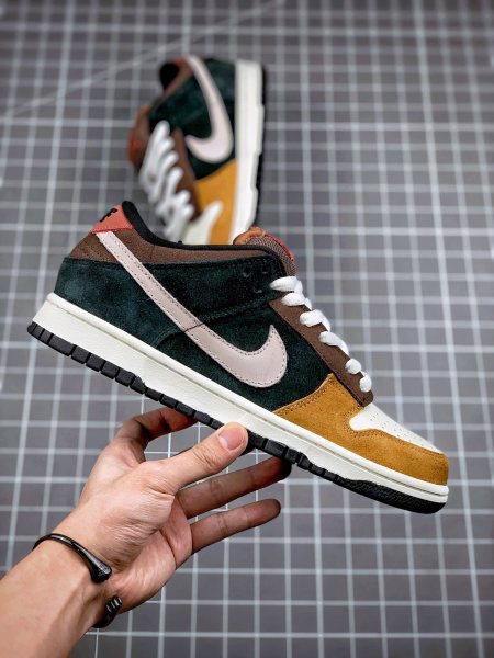 Nike SB Dunk Low Joe Strummer