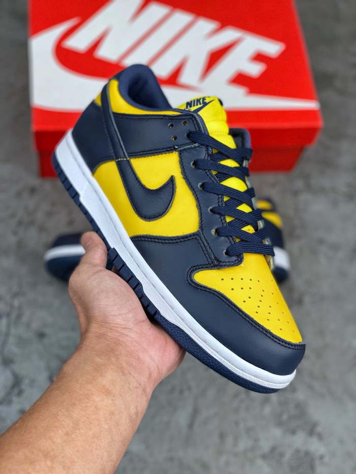 Nike Dunk Low Michigan (2021)