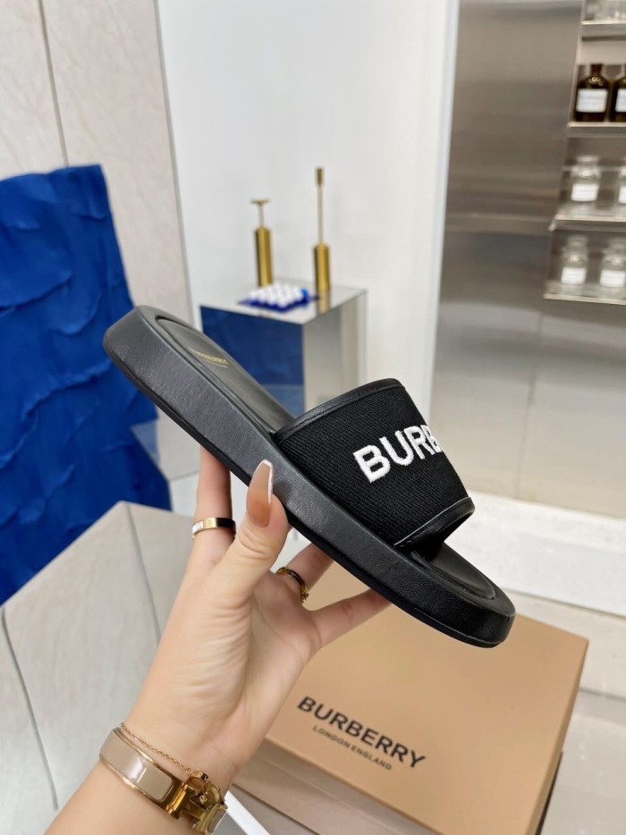 BURBERRY Buckingham Slides WOMEN 1