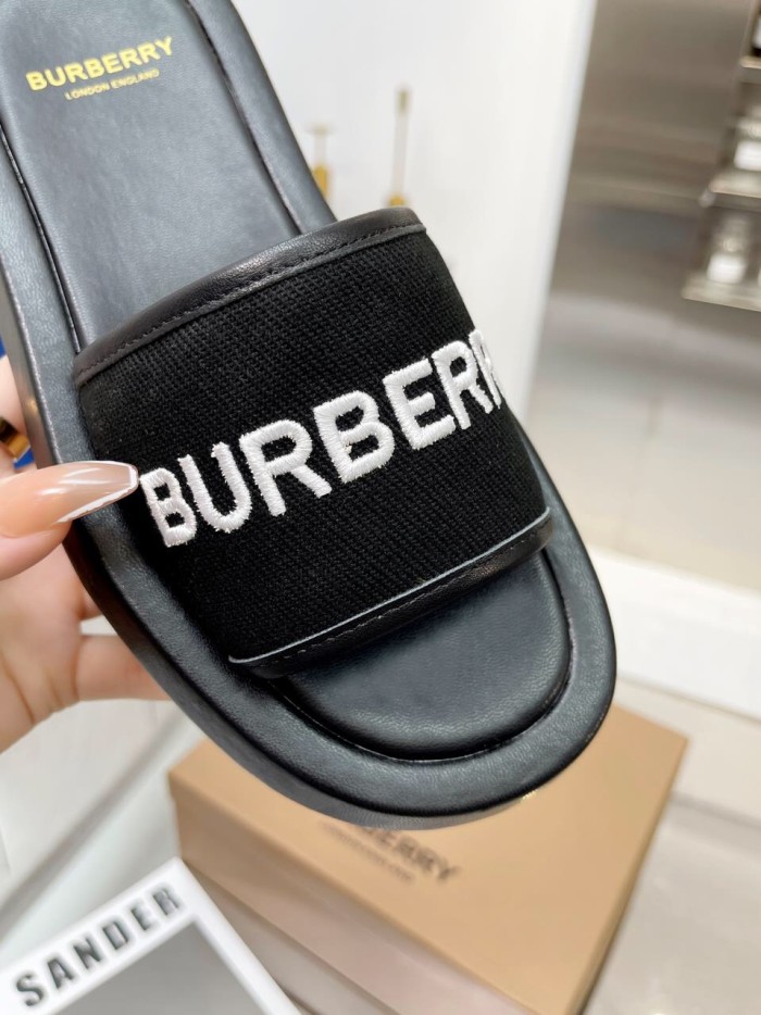 BURBERRY Buckingham Slides WOMEN 1