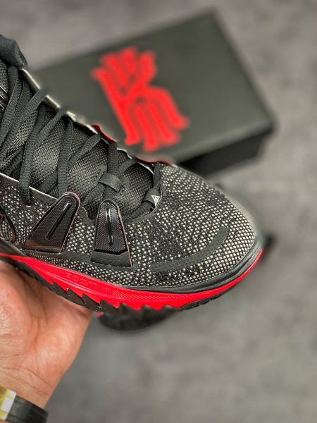 Nike Kyrie 7 Bred