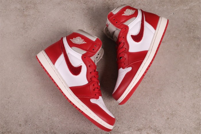 Jordan 1 Retro High OG Varsity Red (W)