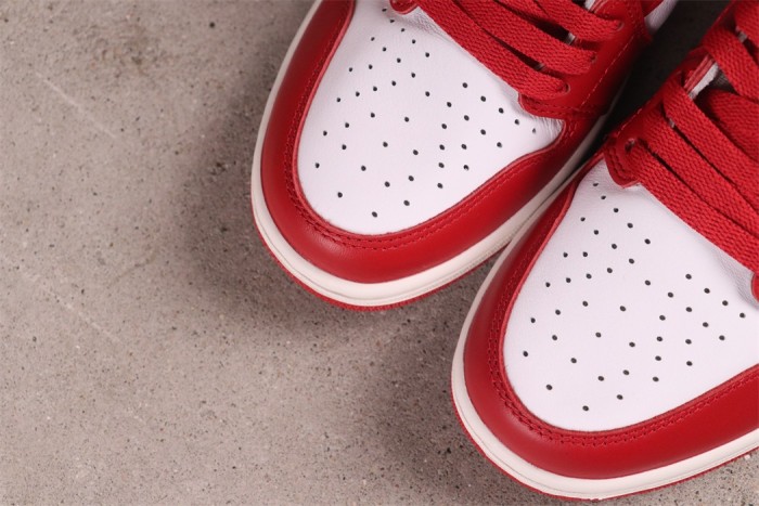 Jordan 1 Retro High OG Varsity Red (W)