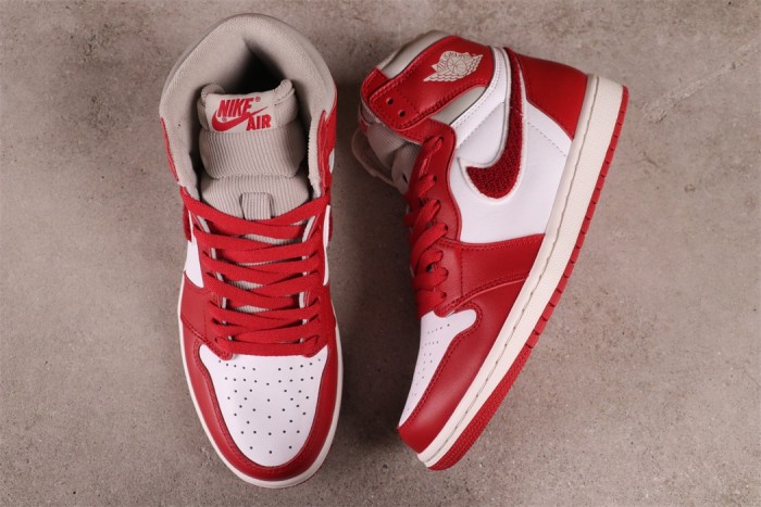 Jordan 1 Retro High OG Varsity Red (W)