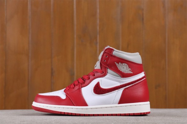 Jordan 1 Retro High OG Varsity Red (W)