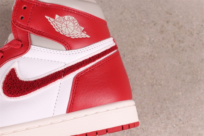 Jordan 1 Retro High OG Varsity Red (W)