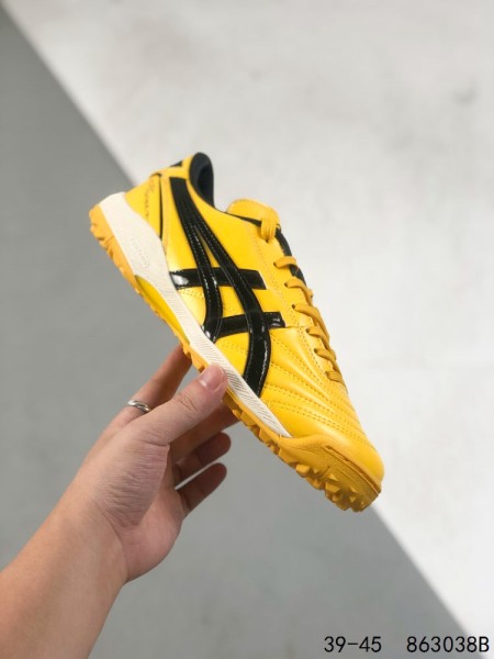 ASICS football shoes 1