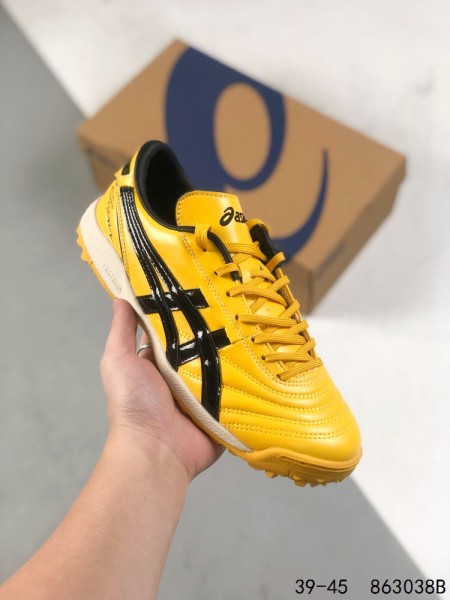 ASICS football shoes 1