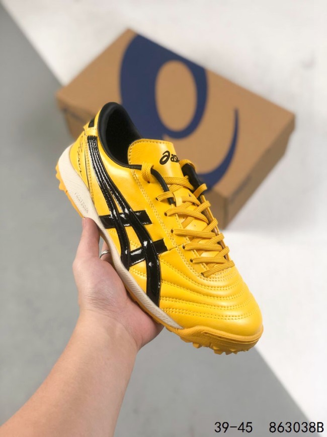 ASICS football shoes 1