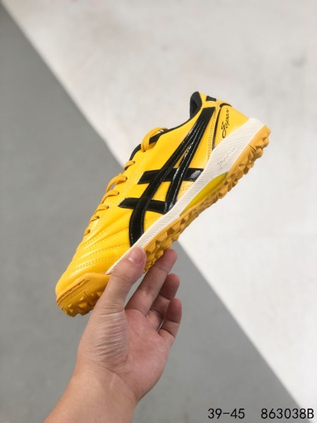 ASICS football shoes 1