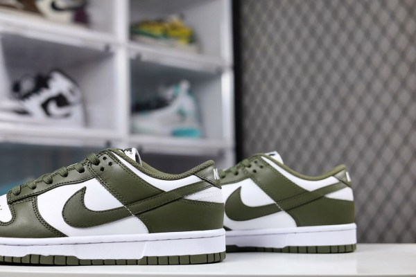Nike Dunk Low Medium Olive