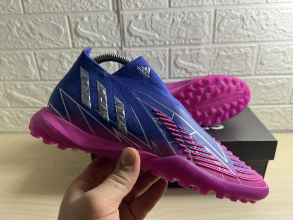 AD football shoes 32