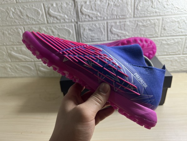 AD football shoes 32