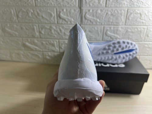 AD football shoes 22