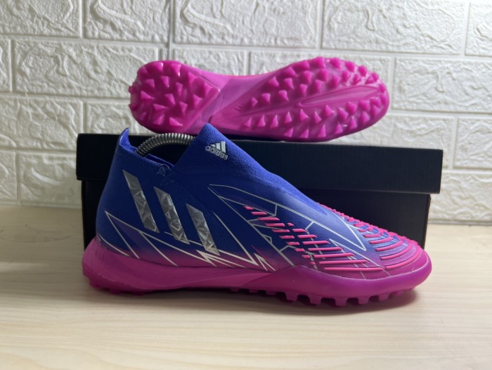 AD football shoes 32