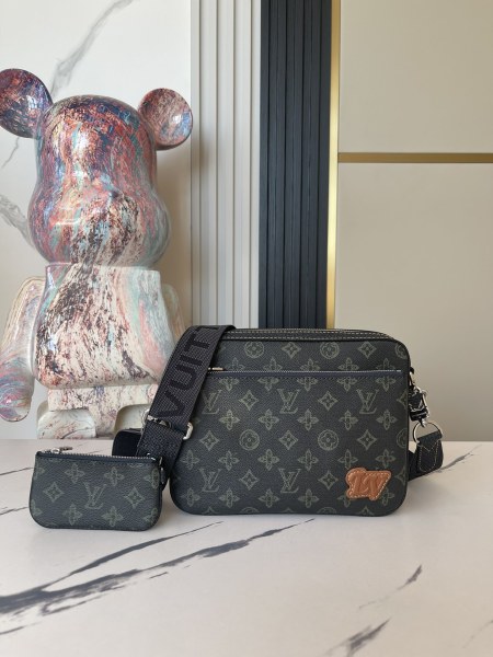 Handbag Louis Vuitton M46340 size 25x18x4cm