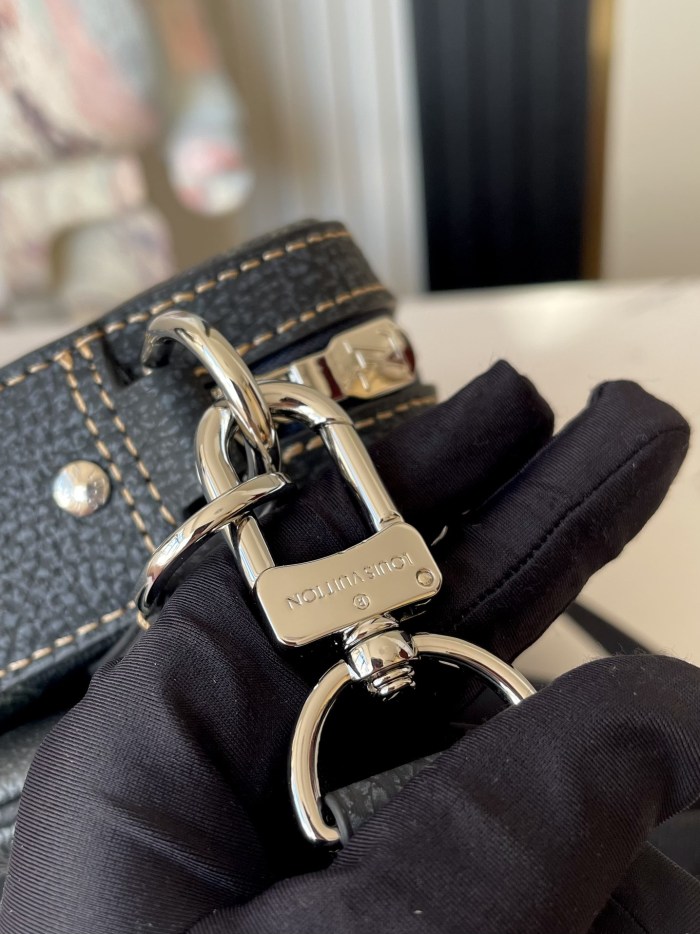 Handbag Louis Vuitton M46340 size 25x18x4cm