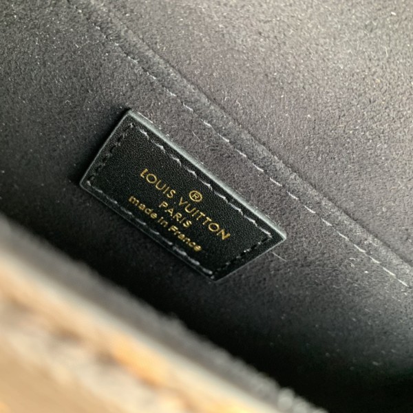 Handbag Louis Vuitton M46548 size 23.5cmx 16.5cmx 5cm