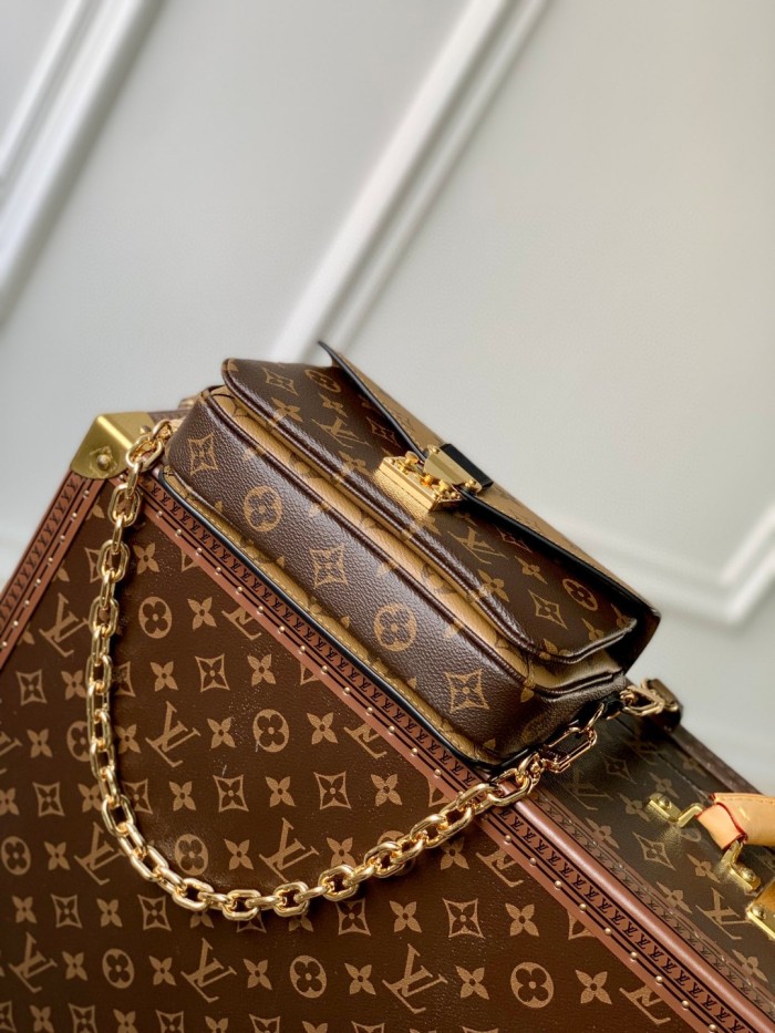 Handbag Louis Vuitton M46279 size 21.5cmx 6cmx 13.5cm