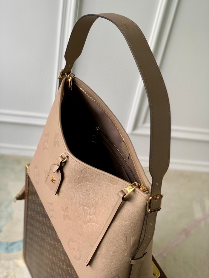 Handbag Louis Vuitton M46289 size 39x30x15cm