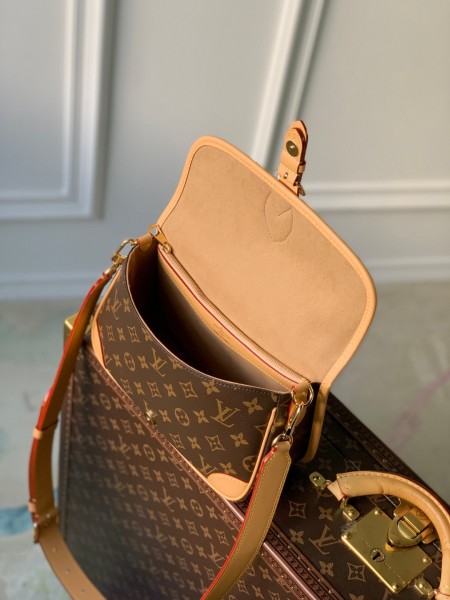 Handbag Louis Vuitton M46317 size 25cmx15cmx9cm
